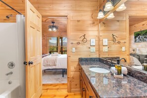 Hair dryer, towels, soap, toilet paper - Mountain Views, Dog friendly, Fenced Yard, Barrel Sauna, Hot Tub, Fire Pit
(Ellijay)