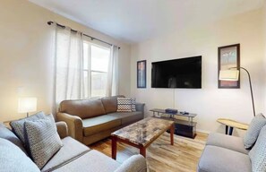 TV - Resort Calabria. Lazy River, BBQ, Gym, Pool (Davenport)