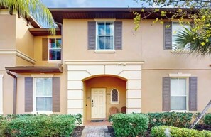 Exterior - Resort Calabria. Lazy River, BBQ, Gym, Pool (Davenport)