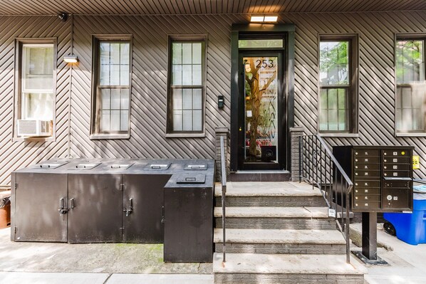 Exterior detail - Blueground | Williamsburg 2bd apartment (New York)