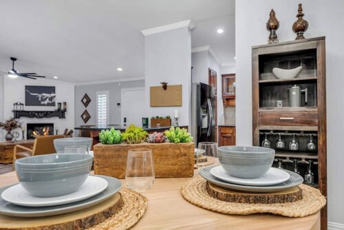 NEW! Texas Boudoir Estate Spa Home, a luxurious private getaway with indoor pool, sauna, steam‑room, hot tub, Jacuzzi, two king primary suites + loft queen ensuite, lush garden & pond, all in a quiet, upscale Dallas neighborhood.