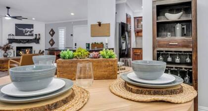 NEW! Texas Boudoir Estate Spa Home, a luxurious private getaway with indoor pool, sauna, steam‑room, hot tub, Jacuzzi, two king primary suites + loft queen ensuite, lush garden & pond, all in a quiet, upscale Dallas neighborhood.