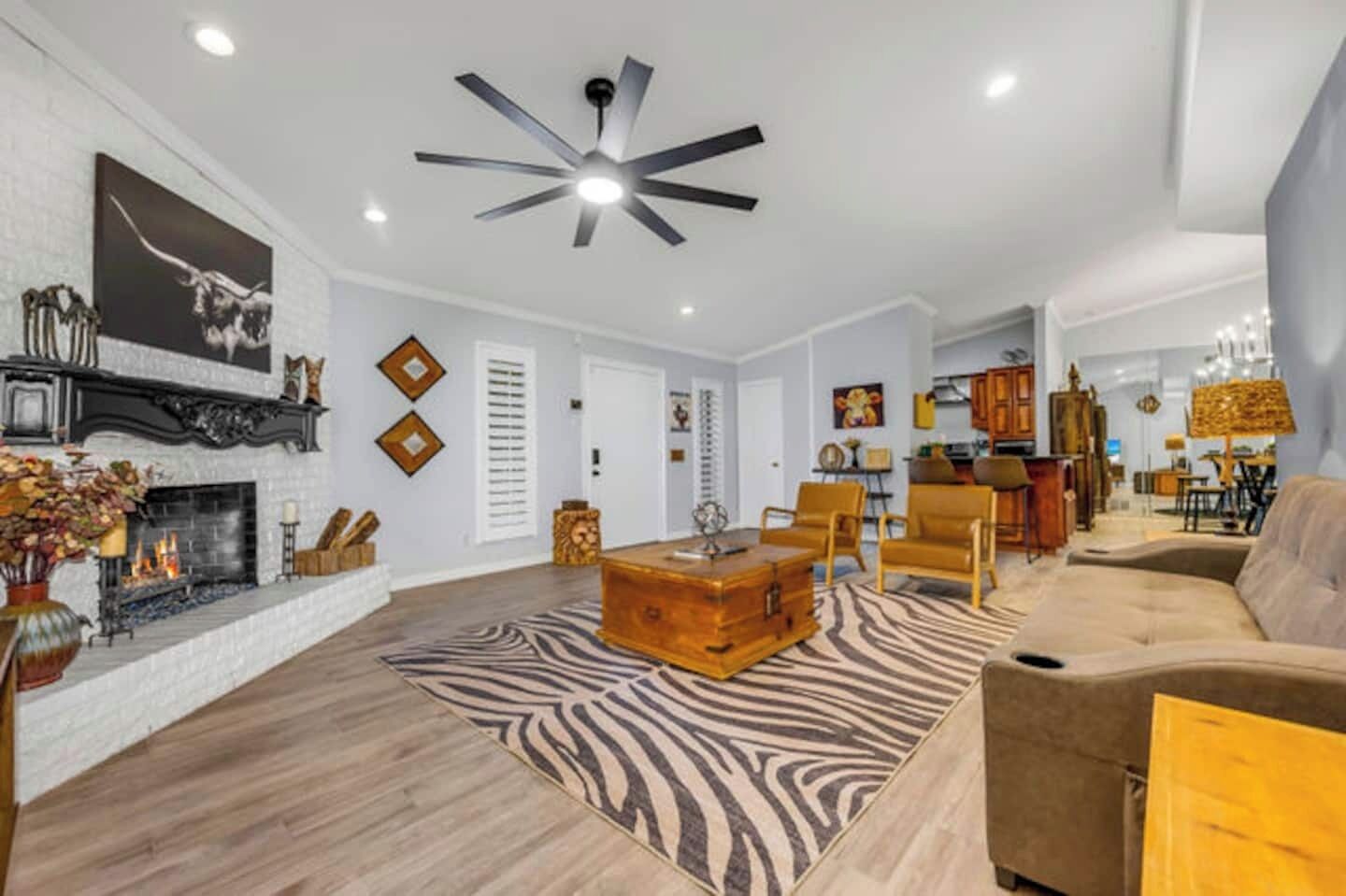 Fernseher, Kamin, Arbeitsbereiche