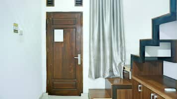 Desk, free WiFi, bed sheets