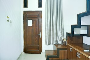 Desk, free WiFi, bed sheets - Hotel O Teluk Betung Near Water Park Lembah Hijau Formerly Kanajiwa Guesthouse 1 (Bandar Lampung)