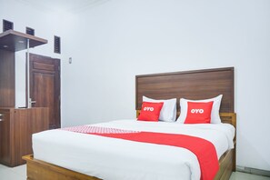 Desk, free WiFi, bed sheets