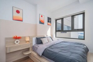 Appartement Supérieur, 1 chambre, cuisine, vue ville | Minibar, décoration personnalisée, ameublement personnalisé, bureau