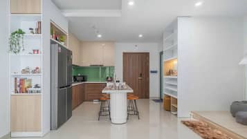 Căn hộ Superior, 1 phòng ngủ, bếp, quang cảnh thành phố | Bếp riêng | Tủ lạnh, lò vi sóng, bếp nấu, nồi cơm