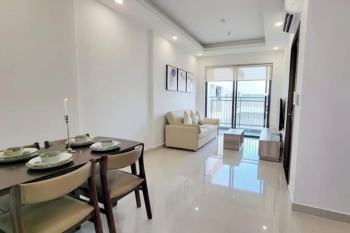 Superior Apartment, 2 Bedrooms, Kitchen, City View | Living area | 42-inch flat-screen TV with cable channels