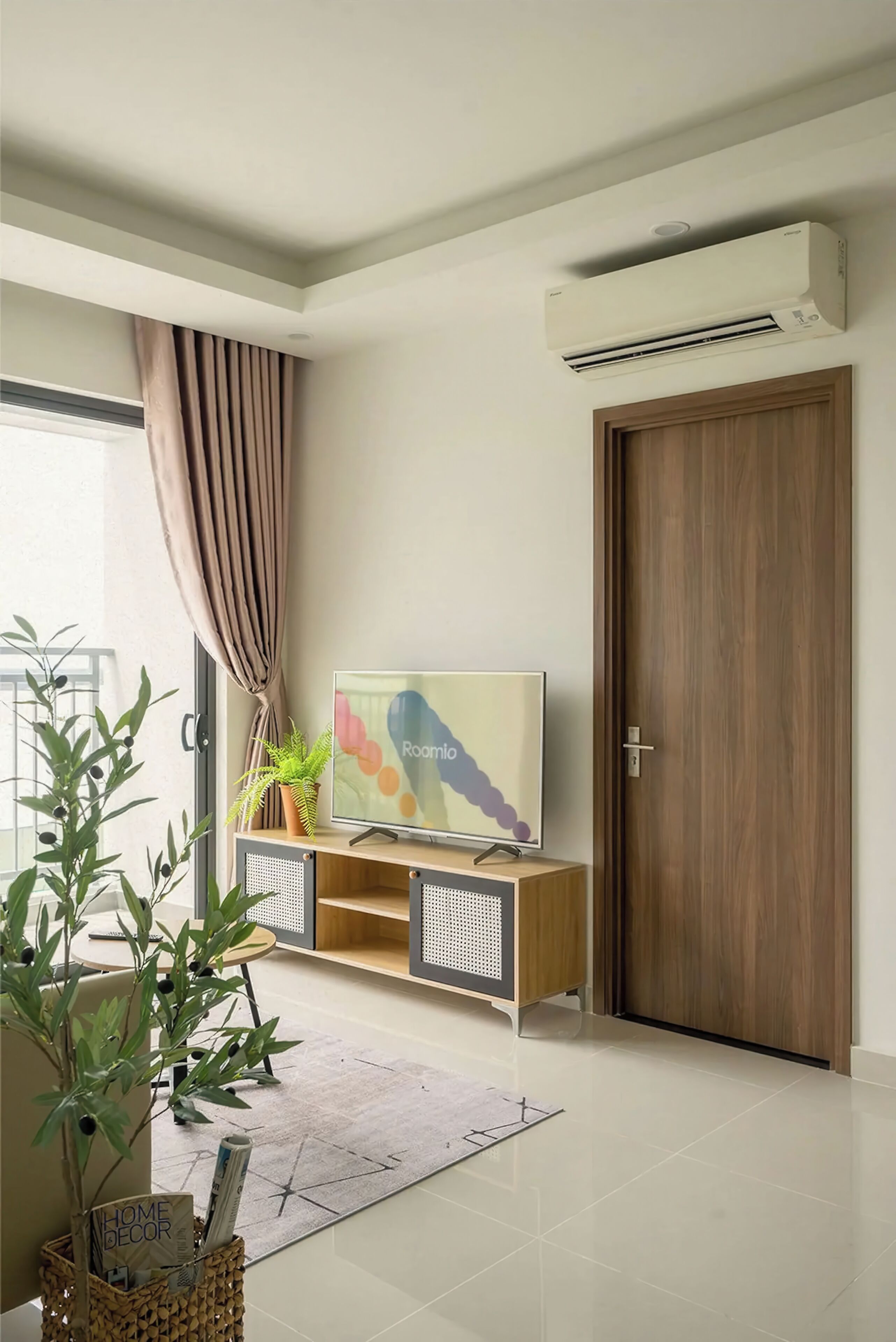 Superior Apartment, 2 Bedrooms, Kitchen, City View | Living area | 42-inch flat-screen TV with cable channels