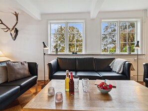 TV - "Garbine" - 1.5km from the sea by Interhome (Østermarie)