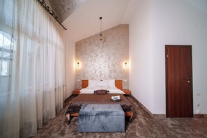 Deluxe-Zimmer | 2 Schlafzimmer, Schreibtisch, Verdunkelungsvorhänge
