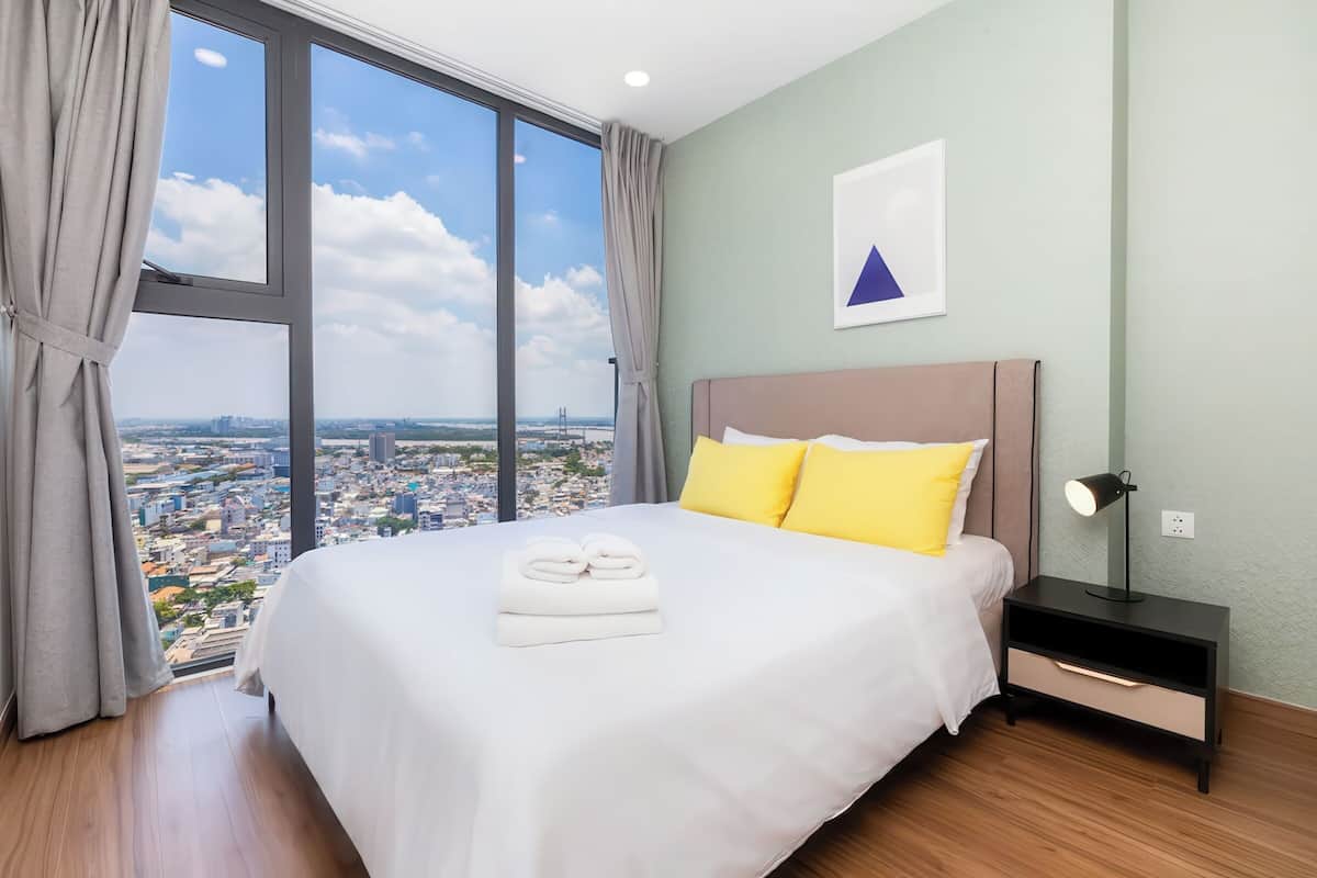 Superior appartement, 3 slaapkamers, keuken, uitzicht op stad | 1 slaapkamer, een minibar, een bureau, een laptopwerkplek