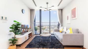 Departamento superior, 3 habitaciones, cocina, vista a la ciudad | Área de sala de estar | Televisión de pantalla plana de 42 pulgadas con canales por cable