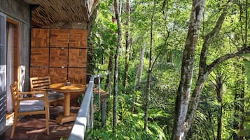 Honeymooner Rain Forest Jungle Suite with Free Minibar | Udsigt over dal