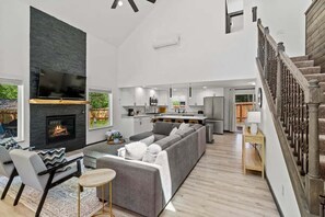 Smart TV, fireplace