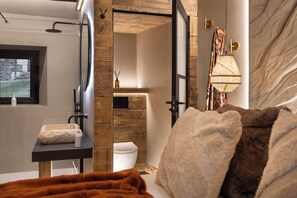 淋浴设施、吹风机、毛巾、肥皂