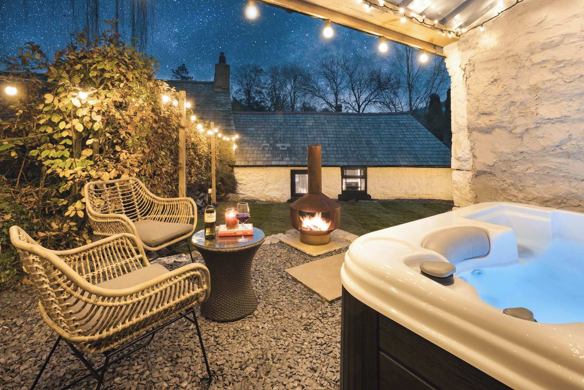 Outdoor spa tub