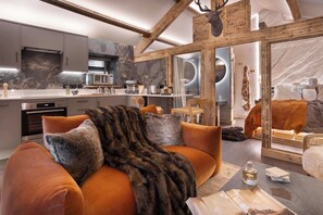 Interior - Mead Cottage Summary: (Lindale)