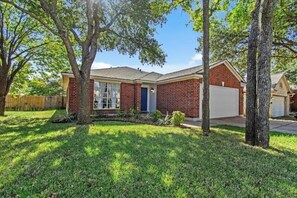 Exterior - Beautifully Renovated Home in North Austin (Austin)