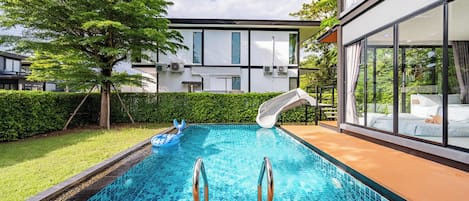 Utomhuspool