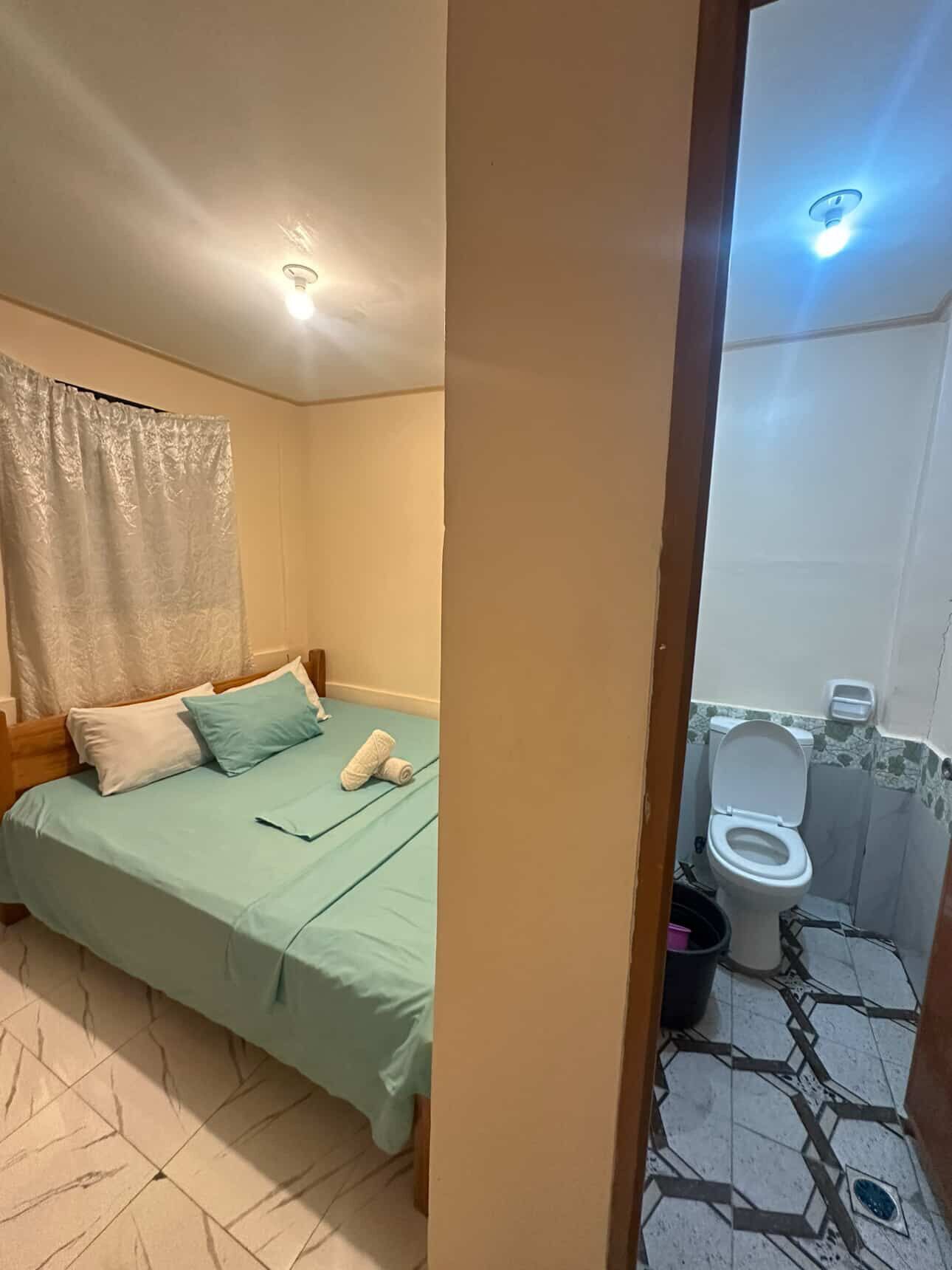 Room | Bathroom | Towels, soap, shampoo, toilet paper