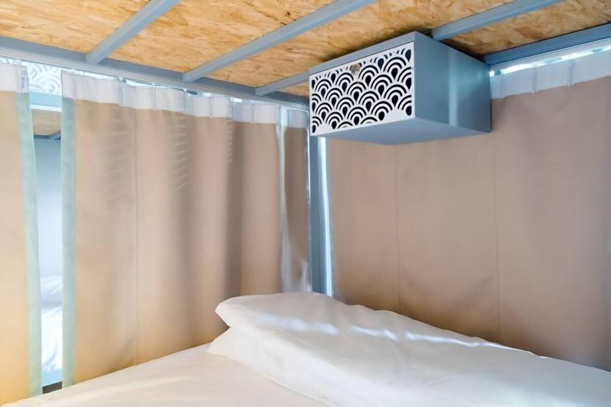 Decoración personalizada, muebles diferentes y wifi gratis