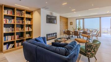 Télévision, cheminée