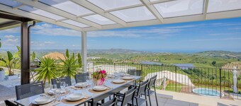 Beautiful villa with pool, SPA and panoramic sea views, just 10 minutes from the beaches of Pineto