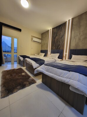 Minibar, cortinas blackout y sistema de insonorización