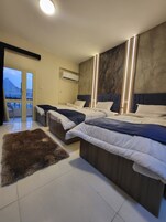 Minibar, cortinas blackout y sistema de insonorización 