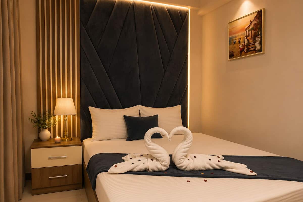 Deluxe Double Room, 1 Bedroom, Non Smoking, Desert View | Minibar, blackout drapes, soundproofing, iron/ironing board (on request)