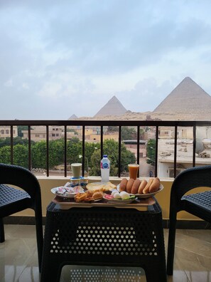 Breakfast meal - AliBaba Pyramids (Giza)