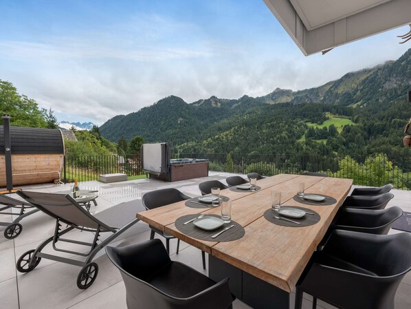 Outdoor dining - CHALET ELEGANCE ALPINE LA CHAPELLE D'ABONDANCE (LA CHAPELLE D ABONDANCE)