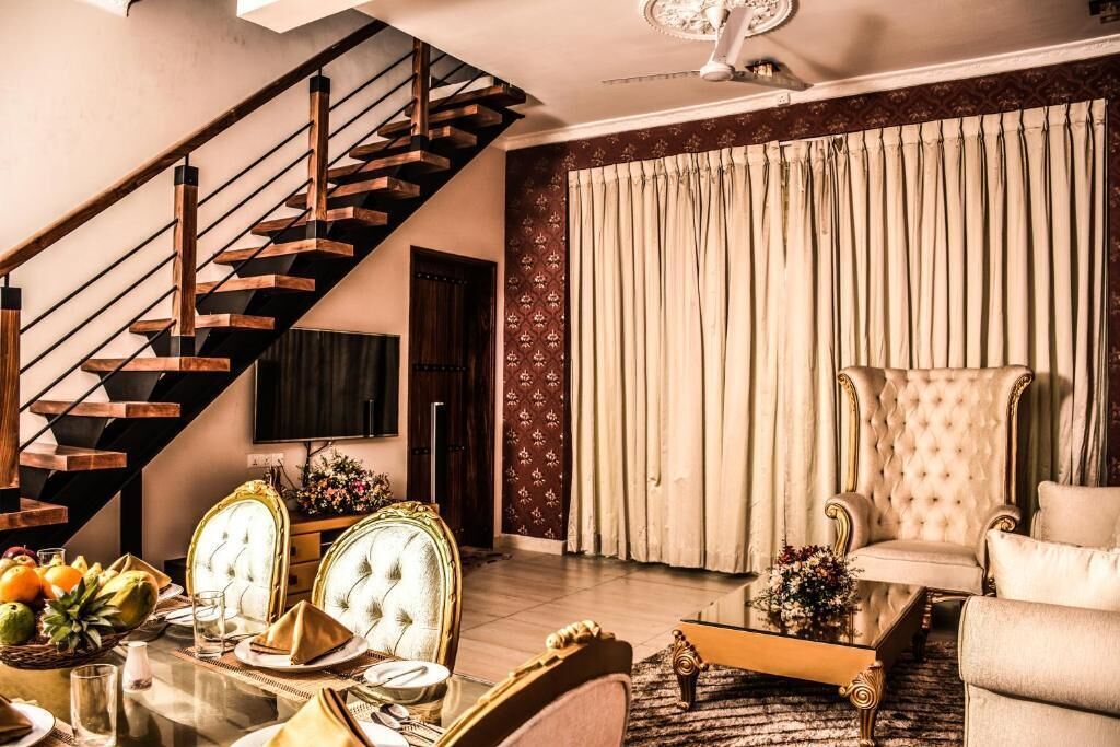 Luxury Apartment, Kitchen, Lagoon View | Living area