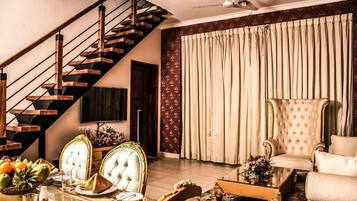 Luxury Apartment, Kitchen, Lagoon View | Living area