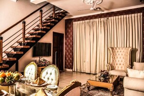 Apartamento superluxo, cozinha, vista para a lagoa | Área de estar