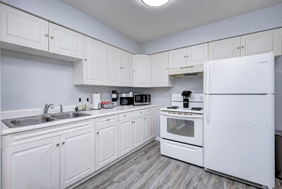 Convenient 2 bedroom with King Bed