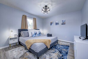 2 bedrooms, desk, iron/ironing board, travel cot