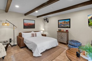 1 bedroom, iron/ironing board, WiFi, bed sheets - Chic Zen-Inspired Oasis w/ Patio & Red Rock Views (Sedona)