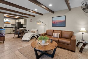 TV - Chic Zen-Inspired Oasis w/ Patio & Red Rock Views (Sedona)
