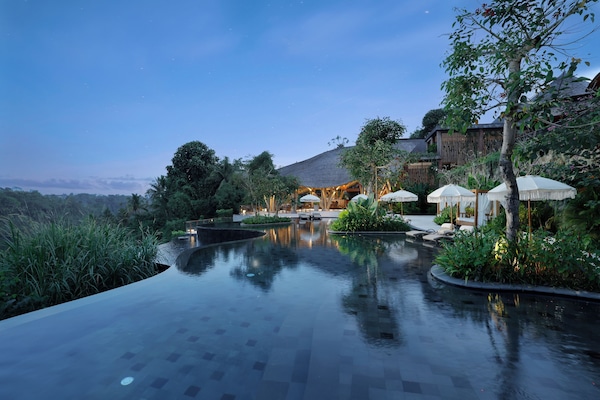 Pool waterfall