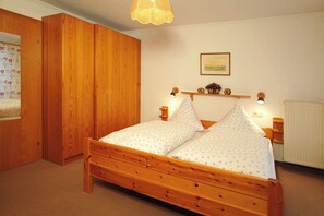 1 sovrum, internet och sängkläder