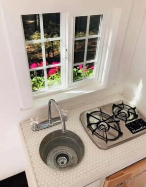 Private kitchen - Snow White Cottage by Creek – Cozy Retreat with Fireplace, Petting Zoo & Firepit (Hayesville)