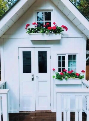 Exterior detail - Snow White Cottage by Creek – Cozy Retreat with Fireplace, Petting Zoo & Firepit (Hayesville)