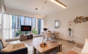 Appartement Luxe, balcon, vue ville | Salle de séjour