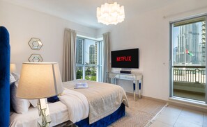 Luxury Apartment, Balcony, City View | In-room safe, free WiFi - 2BR w Burj Khalifa View near Dubai Mall (Dubai)