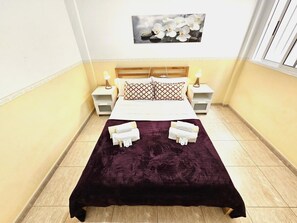 1 chambre, fer et planche à repasser, accès Internet, draps fournis