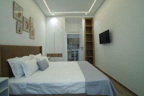 2 bedrooms, iron/ironing board, free WiFi, bed sheets