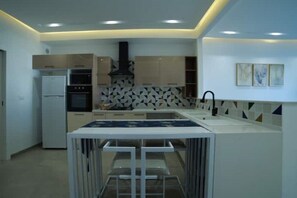 Fridge, oven, coffee/tea maker, cookware/dishes/utensils